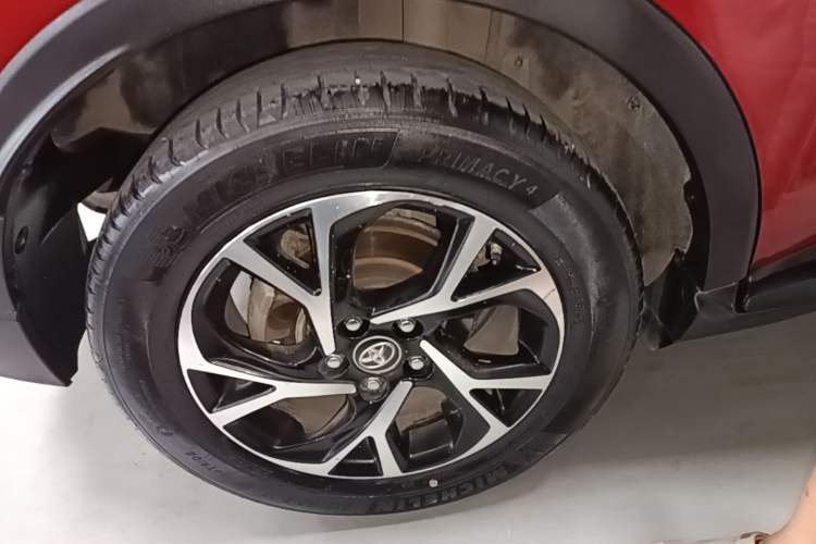 Used Toyota C-HR 2018 2.0L Leading with Sunroof China VI Standard Right Rear Wheel Hub