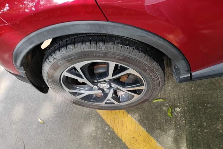 Used Toyota C-HR 2018 2.0L Luxury Sunroof Version China VI Standard Right Rear Wheel Hub