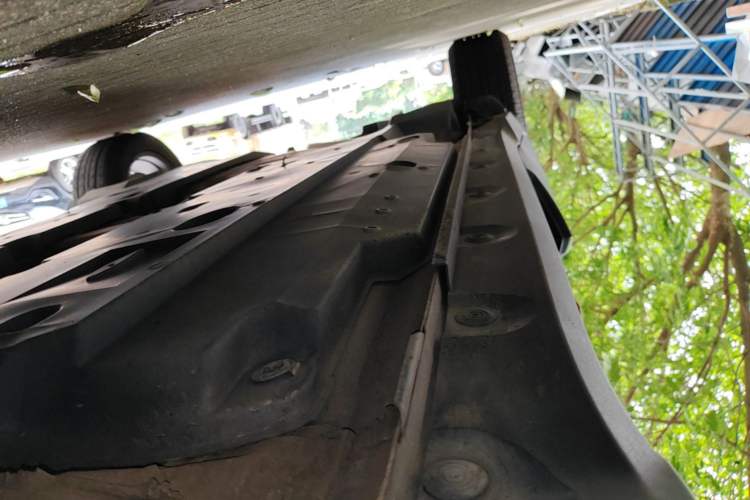 Used Toyota C-HR 2018 2.0L Luxury Sunroof Version China VI Standard Right Side Sill