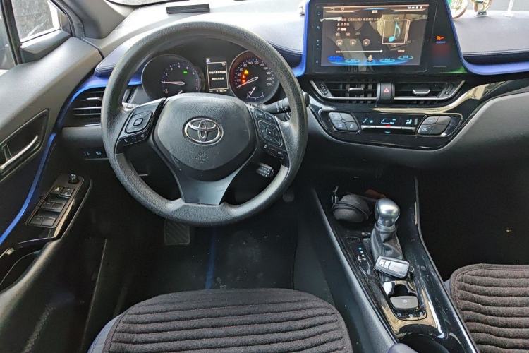 Used Toyota C-HR 2018 2.0L Leading with Sunroof China VI Standard Steering Wheel