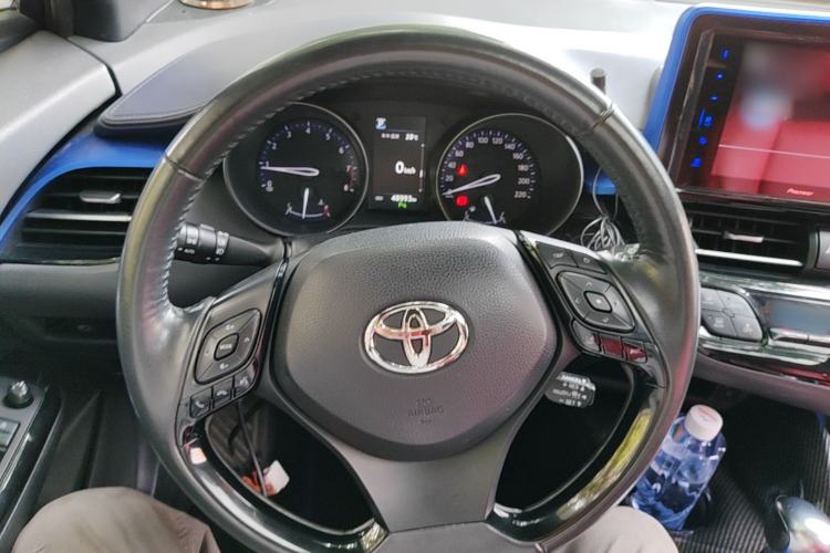 Used Toyota C-HR 2018 2.0L Luxury Sunroof Version China VI Standard Steering Wheel