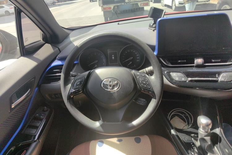 Used Toyota C-HR 2018 2.0L Leading with Sunroof China VI Standard Steering Wheel