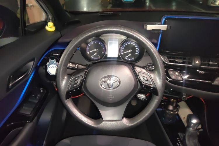 Used Toyota C-HR 2018 2.0L Leading with Sunroof China VI Standard Steering Wheel