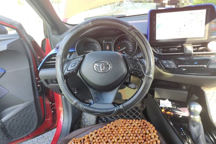 Used Toyota C-HR 2018 2.0L Luxury Sunroof Version China V Emission Standard Steering Wheel