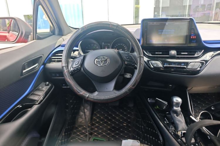 Used Toyota C-HR 2018 2.0L Leading with Sunroof China VI Standard Steering Wheel
