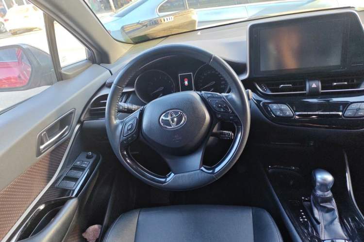 Used Toyota C-HR 2018 2.0L Flagship Edition China VI Standard Steering Wheel