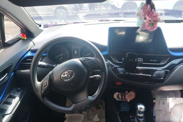 Used Toyota C-HR 2018 2.0L Leading with Sunroof China VI Standard Steering Wheel