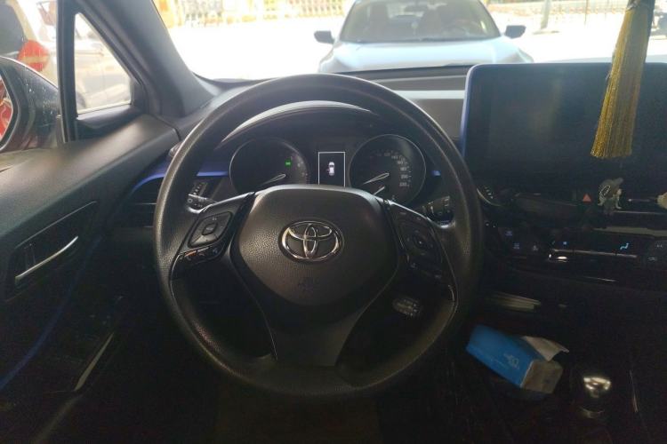 Used Toyota C-HR 2018 2.0L Leading with Sunroof China VI Standard Steering Wheel