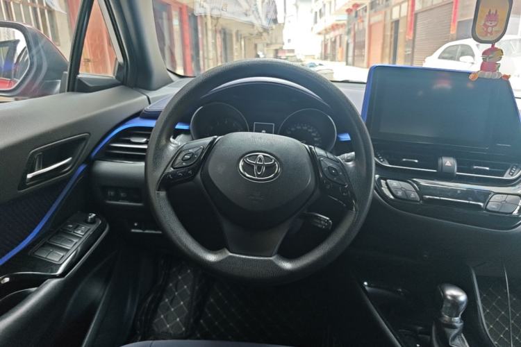 Used Toyota C-HR 2018 2.0L Leading with Sunroof China V Standard Steering Wheel
