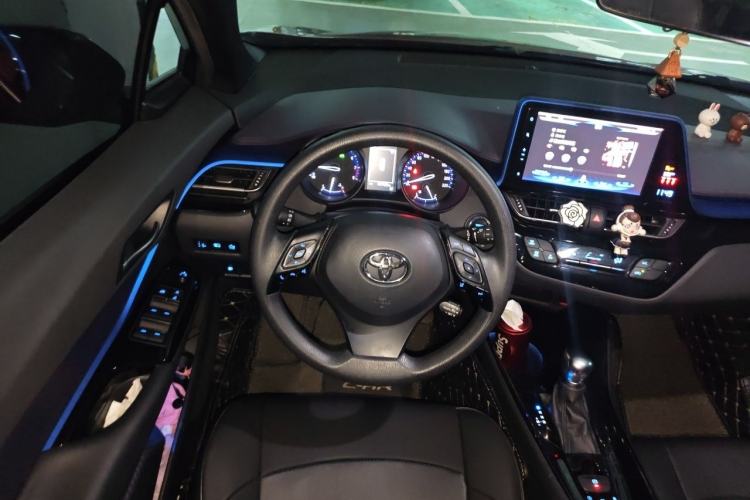 Used Toyota C-HR 2018 2.0L Leading with Sunroof China VI Standard Steering Wheel
