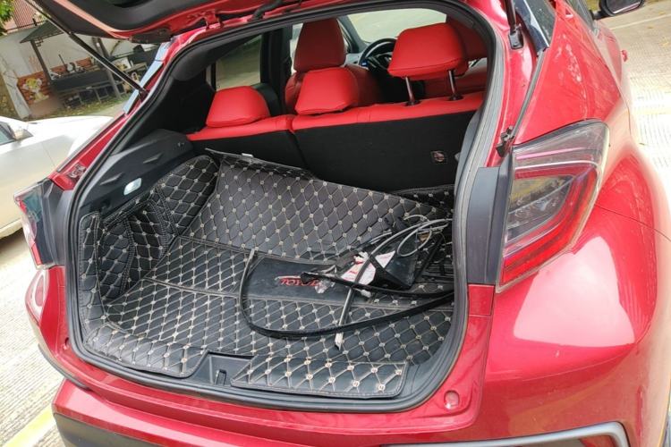 Used Toyota C-HR 2018 2.0L Luxury Sunroof Version China VI Standard Trunk