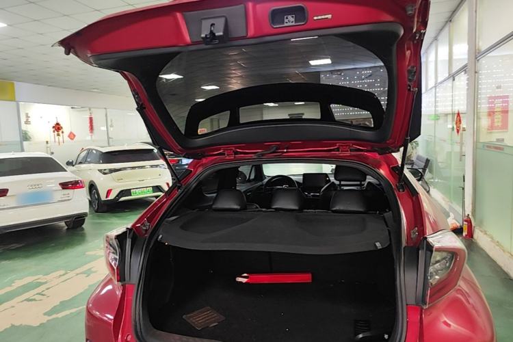 Used Toyota C-HR 2018 2.0L Luxury Edition China VI Standard Trunk