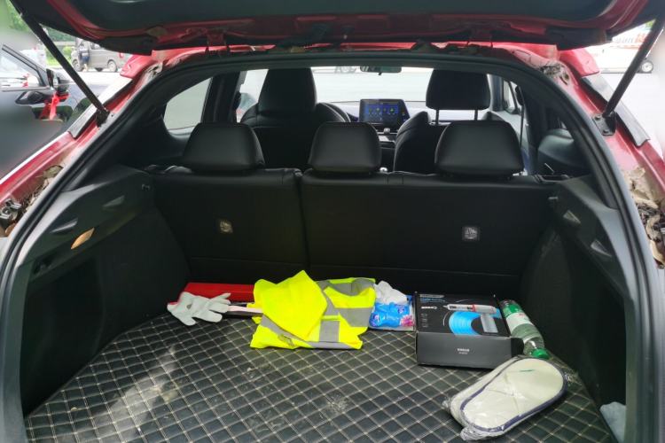 Used Toyota C-HR 2018 2.0L Leading with Sunroof China VI Standard Trunk