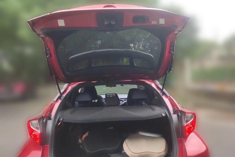 Used Toyota C-HR 2018 2.0L Leading Edition China V-standard Trunk