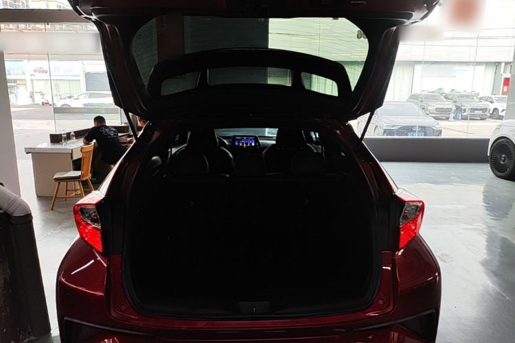 Used Toyota C-HR 2018 2.0L Leading with Sunroof China V Standard Trunk