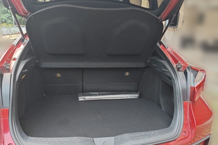 Used Toyota C-HR 2018 2.0L Leading Edition China V-standard Trunk