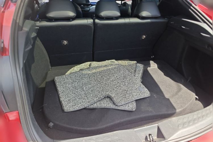 Used Toyota C-HR 2018 2.0L Leading with Sunroof China VI Standard Trunk