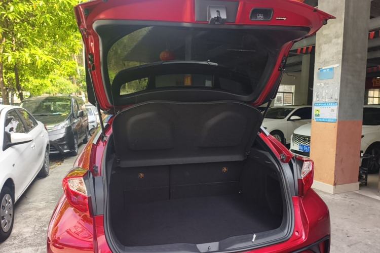 Used Toyota C-HR 2018 2.0L Leading Edition China V-standard Trunk