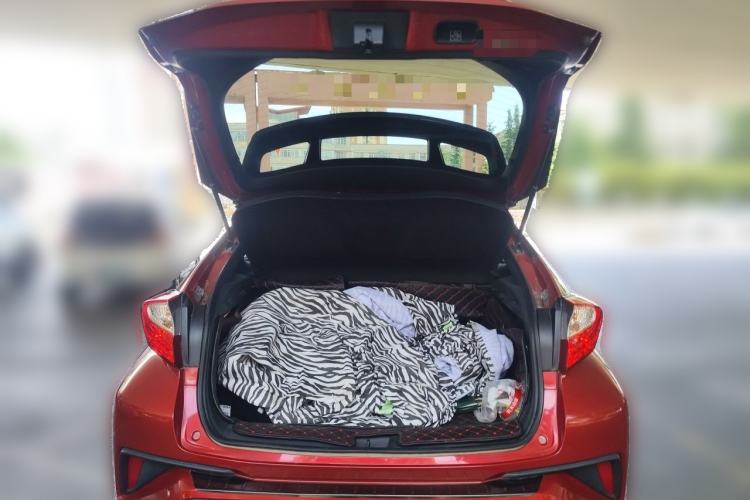 Used Toyota C-HR 2018 2.0L Leading with Sunroof China VI Standard Trunk