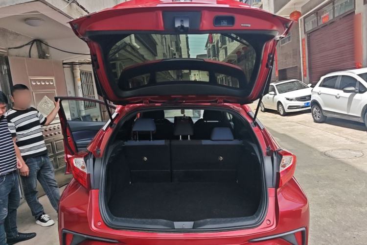 Used Toyota C-HR 2018 2.0L Leading with Sunroof China V Standard Trunk
