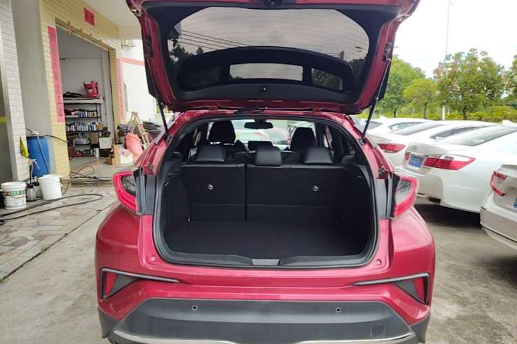 Used Toyota C-HR 2018 2.0L Flagship Version China V Standard Trunk