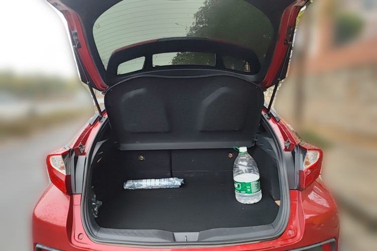 Used Toyota C-HR 2018 2.0L Leading Edition China VI Trunk