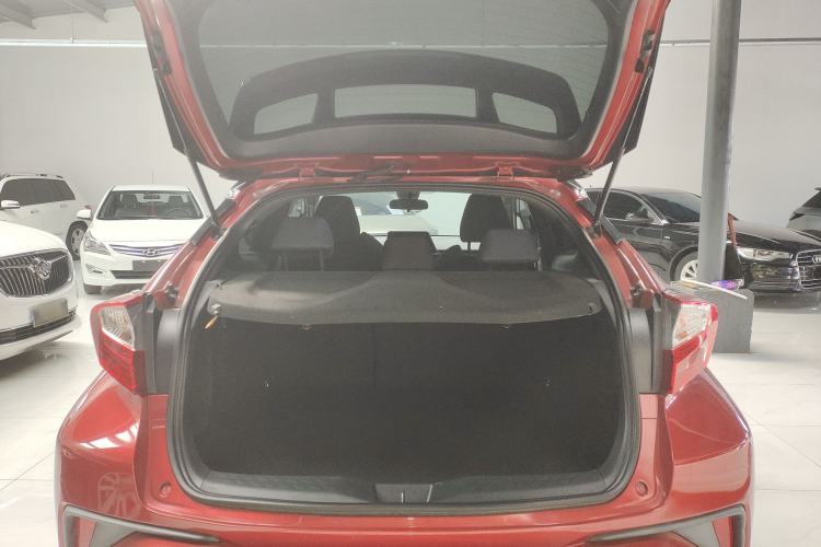 Used Toyota C-HR 2018 2.0L Leading Edition China VI Trunk