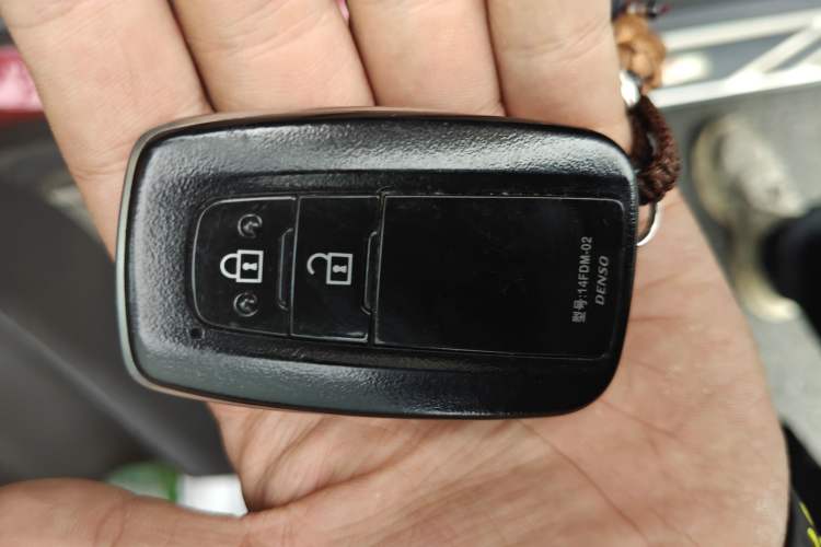 Used Toyota C-HR 2018 2.0L Luxury Sunroof Version China VI Standard Vehicle Key
