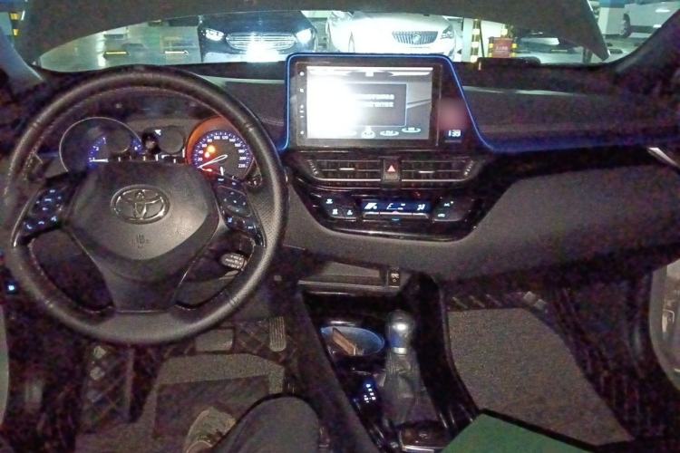 Used Toyota C-HR 2018 2.0L Leading with Sunroof China VI Standard Center Console