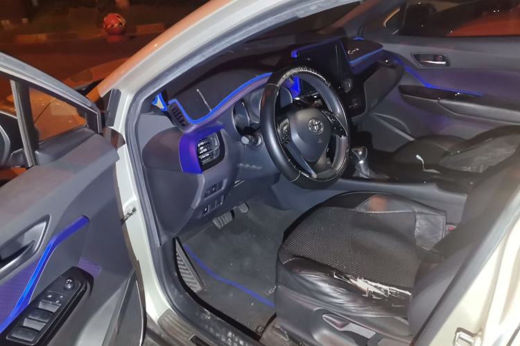 Used Toyota C-HR 2018 2.0L Leading with Sunroof China VI Standard Driver Seat