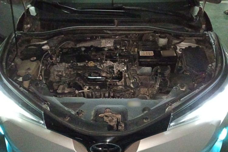 Used Toyota C-HR 2018 2.0L Leading with Sunroof China VI Standard Engine Bay
