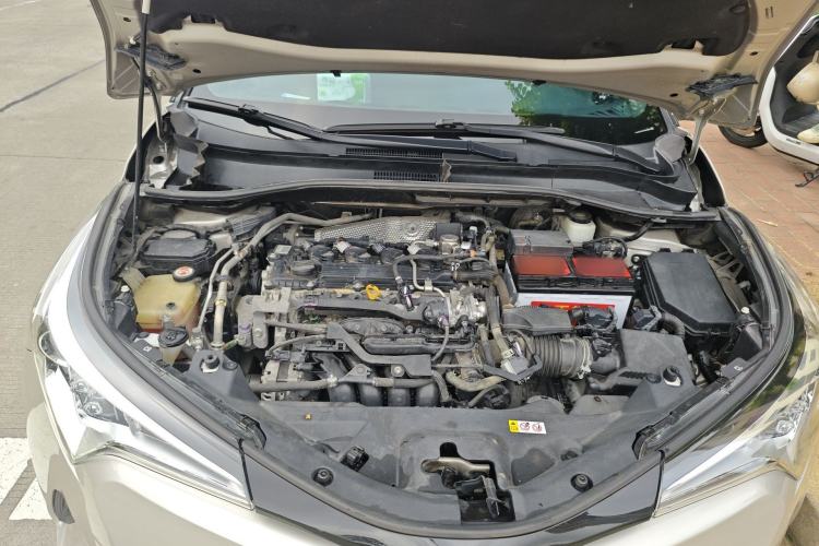 Used Toyota C-HR 2018 2.0L Leading with Sunroof China VI Standard Engine Bay