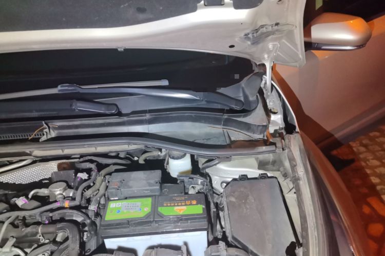 Used Toyota C-HR 2018 2.0L Leading with Sunroof China VI Standard Engine Bay Left