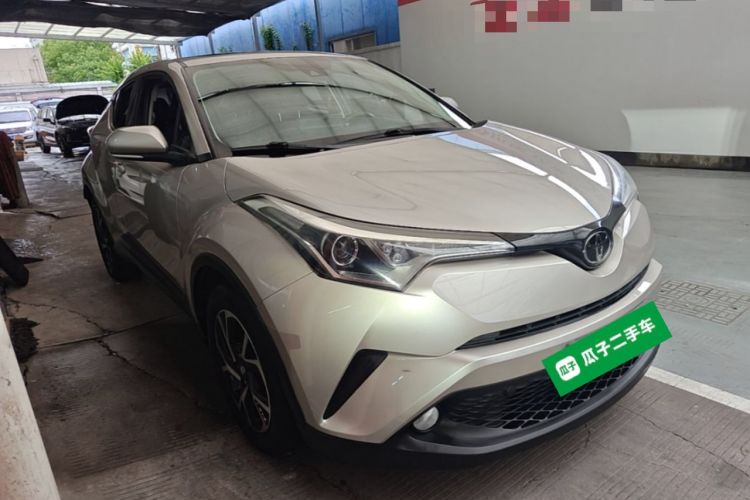 Used Toyota C-HR 2018 2.0L Leading with Sunroof China VI Standard Front Right 45 Deg