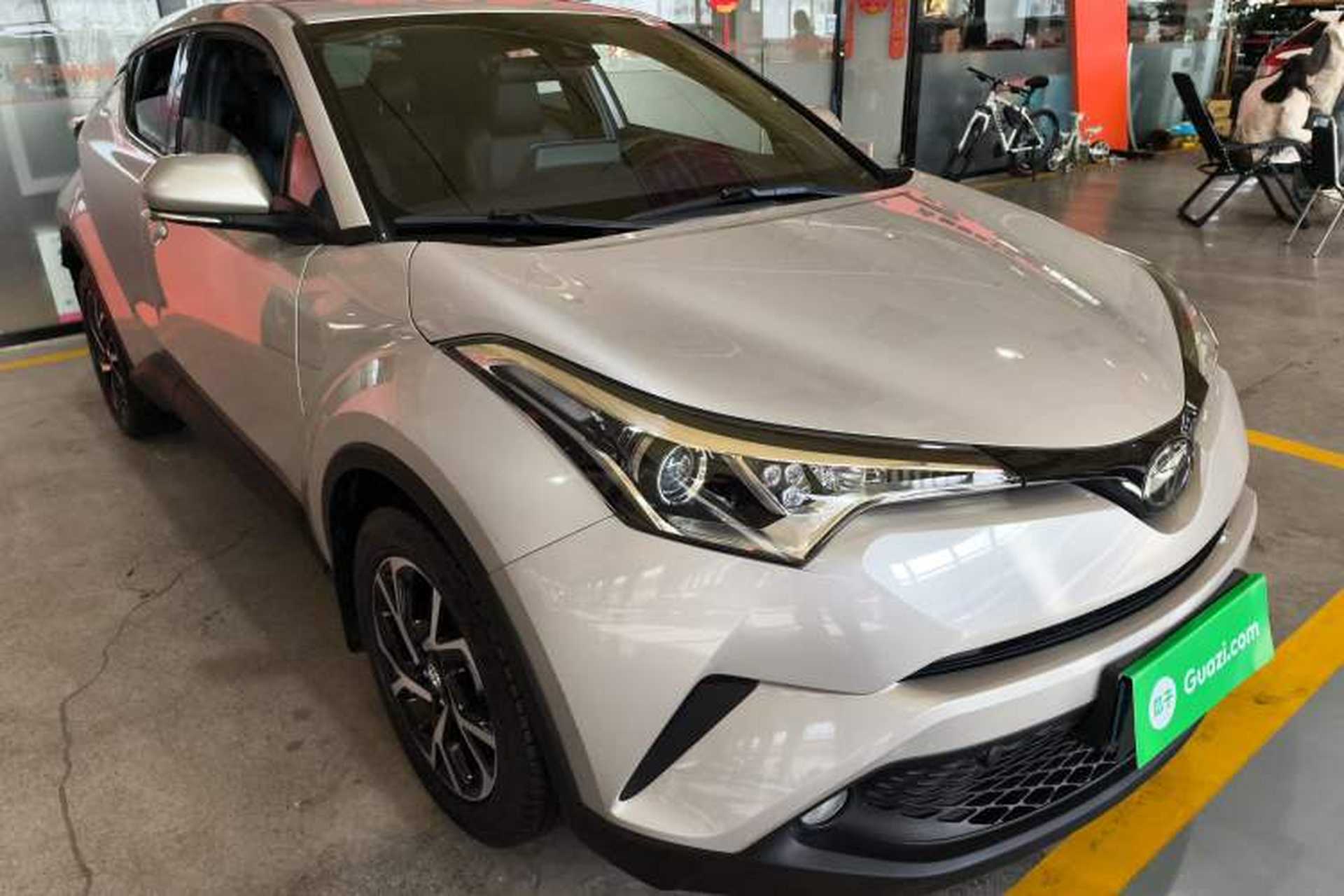 Used Toyota C-HR 2018 2.0L Leading with Sunroof China VI Standard Front Right 45 Deg