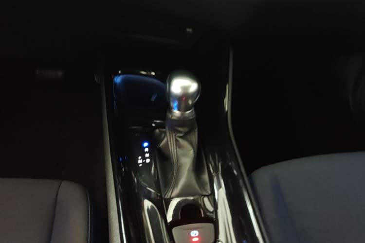 Used Toyota C-HR 2018 2.0L Leading with Sunroof China VI Standard Gear Lever