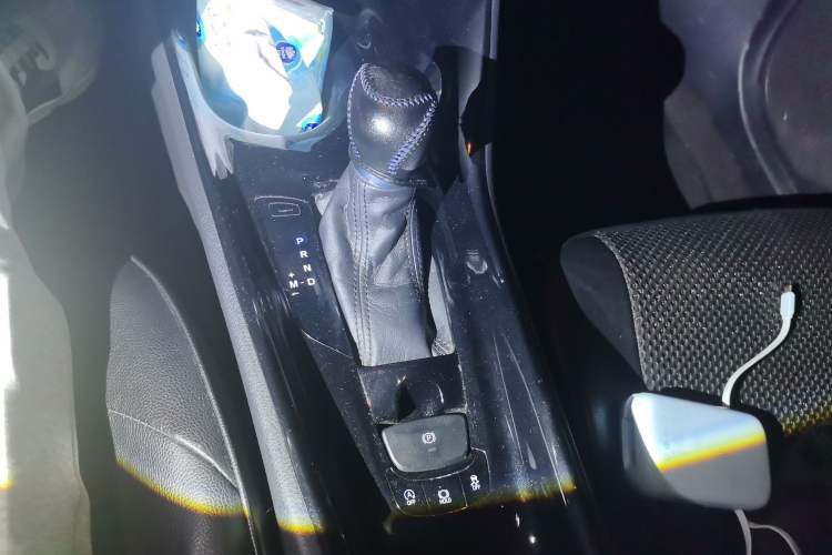 Used Toyota C-HR 2018 2.0L Leading with Sunroof China VI Standard Gear Lever