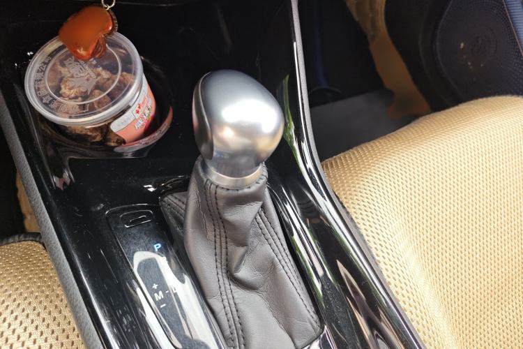 Used Toyota C-HR 2018 2.0L Leading with Sunroof China VI Standard Gear Lever