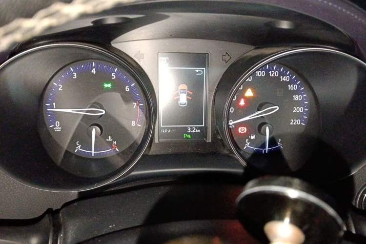 Used Toyota C-HR 2018 2.0L Leading with Sunroof China VI Standard Instrument Cluster