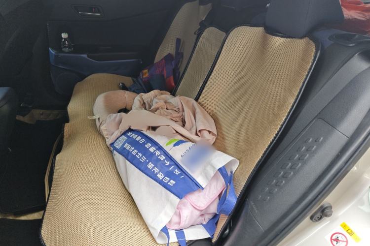Used Toyota C-HR 2018 2.0L Leading with Sunroof China VI Standard Interior 4