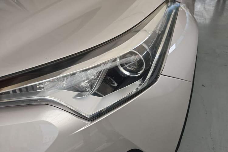 Used Toyota C-HR 2018 2.0L Leading with Sunroof China VI Standard Left Front Headlight