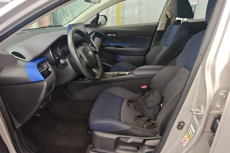 Used Toyota C-HR 2018 2.0L Leading with Sunroof China VI Standard Left Front Seat