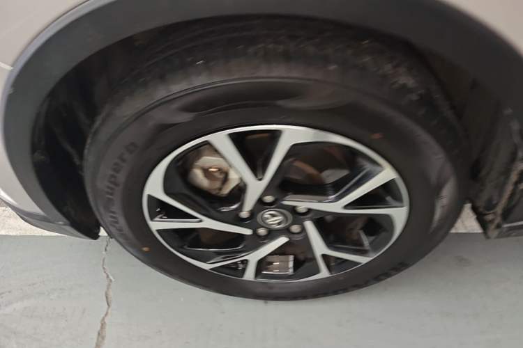 Used Toyota C-HR 2018 2.0L Leading with Sunroof China VI Standard Left Front Wheel Hub