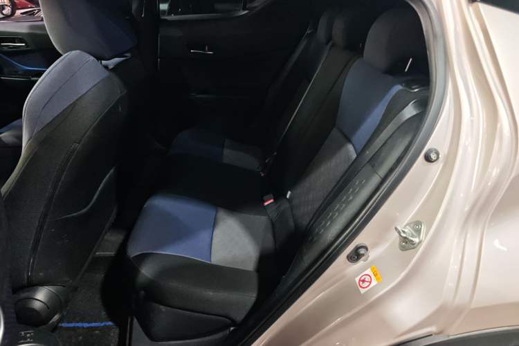 Used Toyota C-HR 2018 2.0L Leading with Sunroof China VI Standard Left Rear Seat