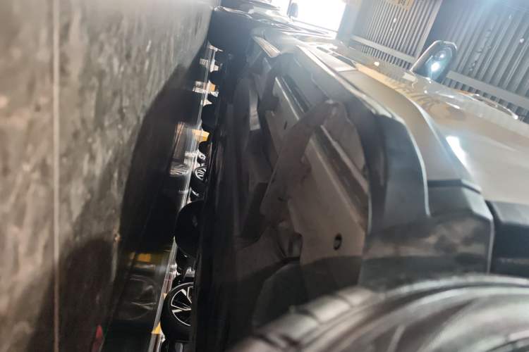 Used Toyota C-HR 2018 2.0L Leading with Sunroof China VI Standard Left Side Sill