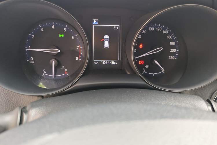 Used Toyota C-HR 2018 2.0L Leading with Sunroof China VI Standard Odometer Close Up