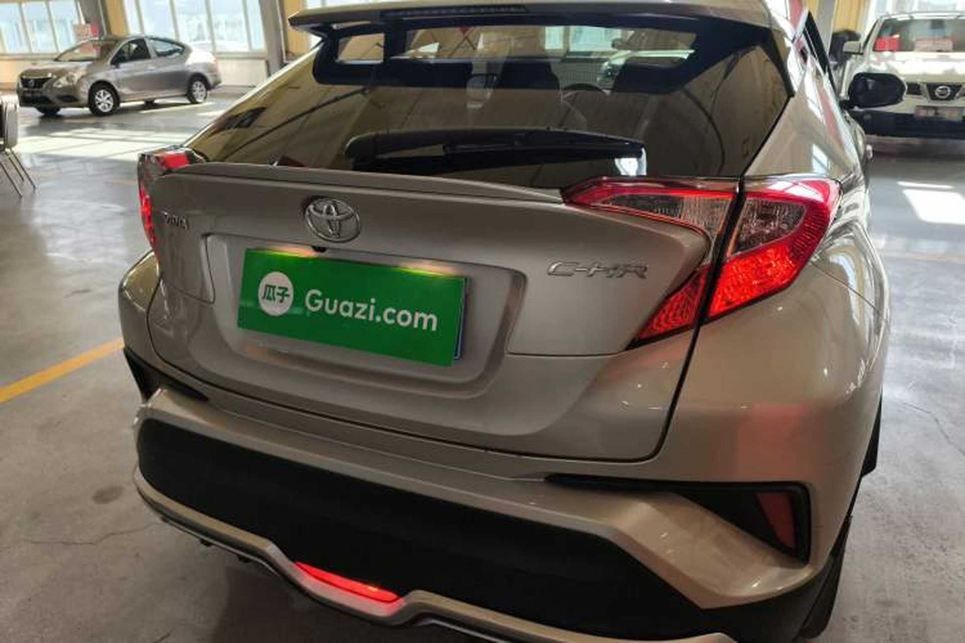 Used Toyota C-HR 2018 2.0L Leading with Sunroof China VI Standard Rear