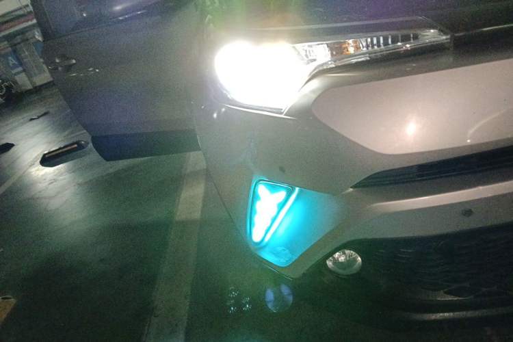 Used Toyota C-HR 2018 2.0L Leading with Sunroof China VI Standard Right Front Headlight