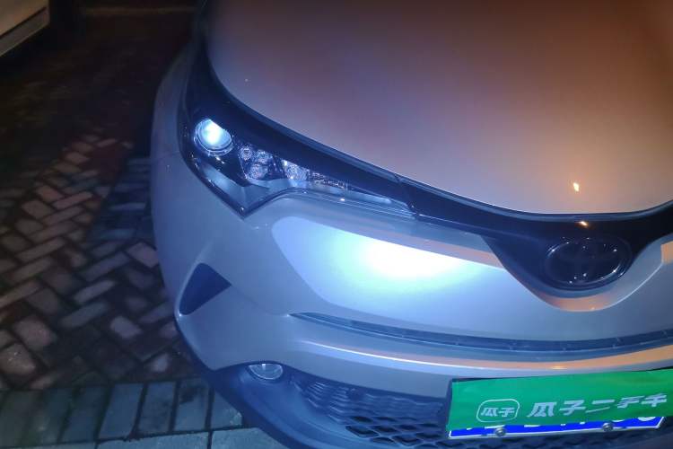 Used Toyota C-HR 2018 2.0L Leading with Sunroof China VI Standard Right Front Headlight