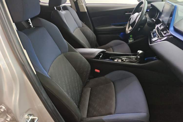 Used Toyota C-HR 2018 2.0L Leading with Sunroof China VI Standard Right Front Seat